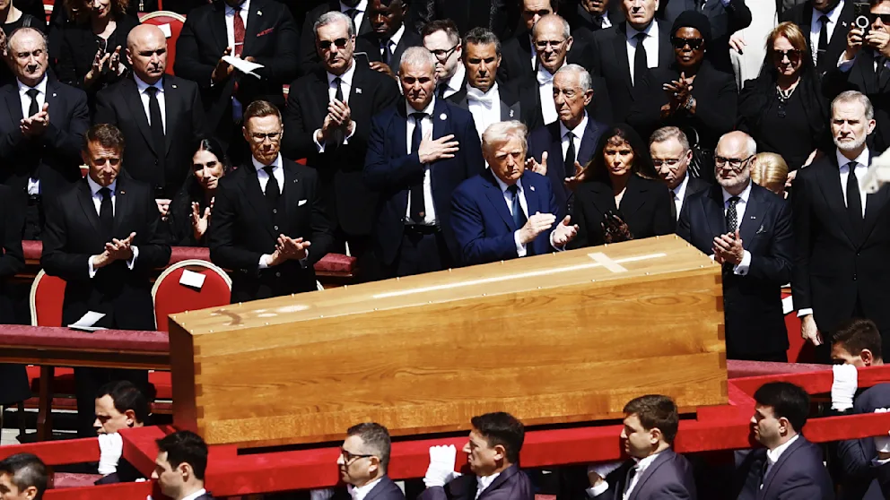 Zemřel papež František. Celý křesťanský svět s napětím očekává, kdo bude jeho nástupcem. Stane se nový papež reformátorem církve jako jeho předchůdce? Budoucnost nám ukáže víc.