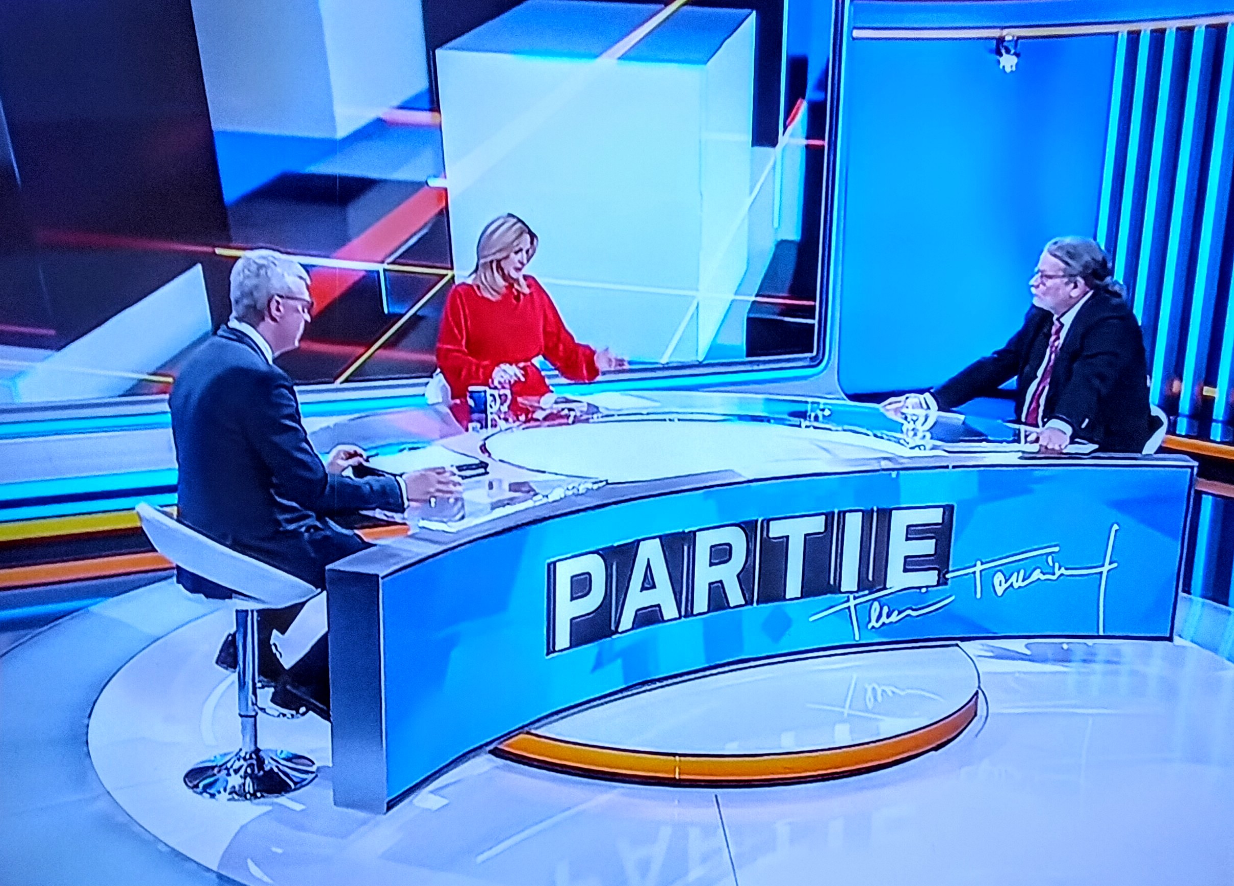 Hodina klidu: Fata Morgana na poušti politické Sahary. Že by se v Česku měnila politická kultura? Člověk nikdy neví co se v politice stane, ale možná, že konečně politikům dojde to, co v jejich chování chybělo v předešlých letech.