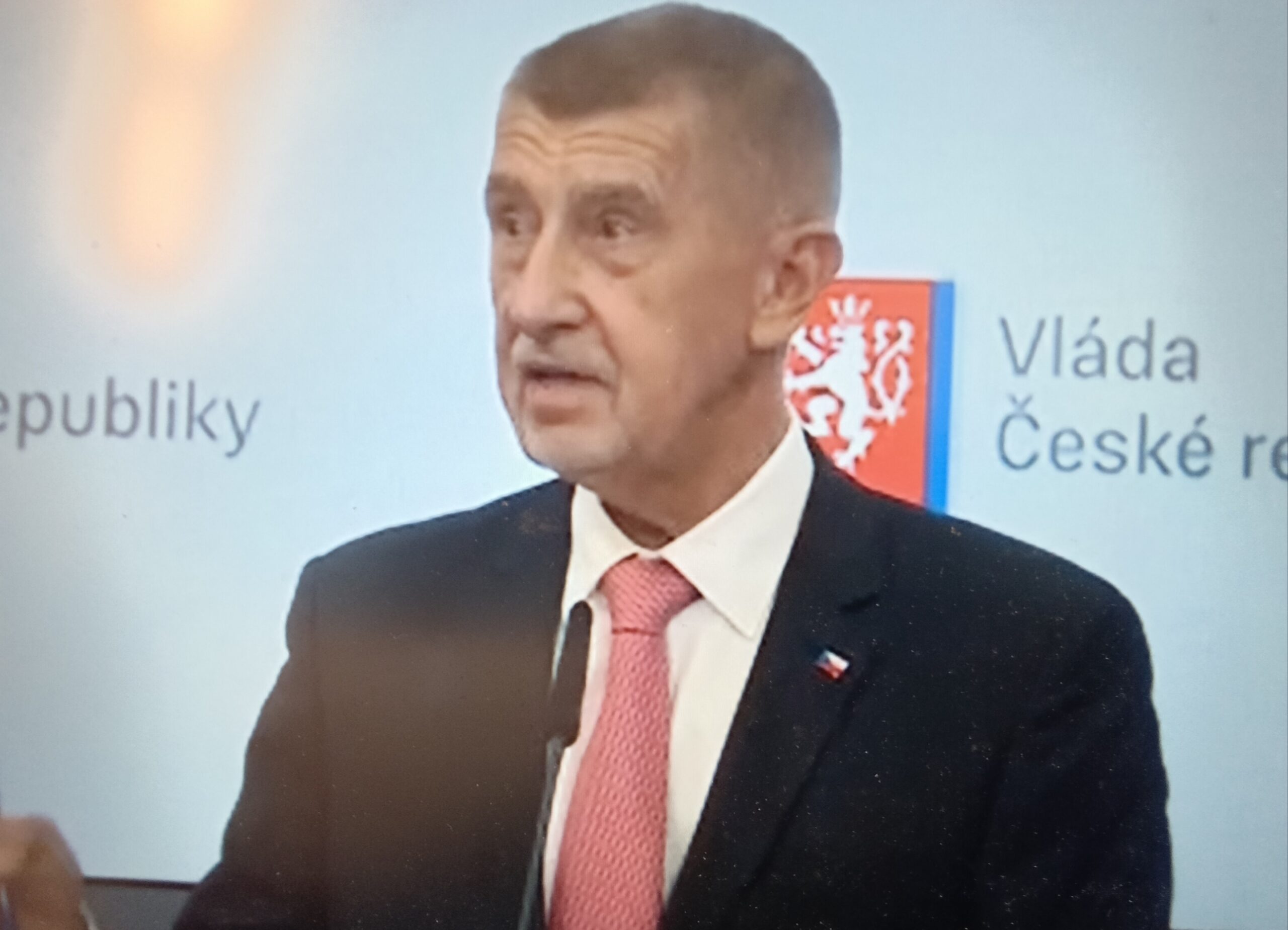 Česká politika mezi sliby, přetvářkou a mocenskými hrami